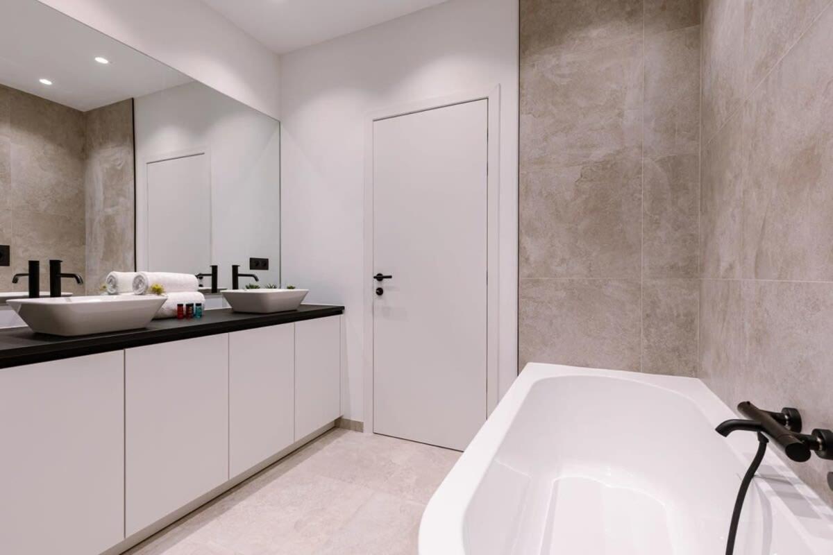 Luxurious Apartment In Town House Near The Beach Бланкенберге Екстериор снимка