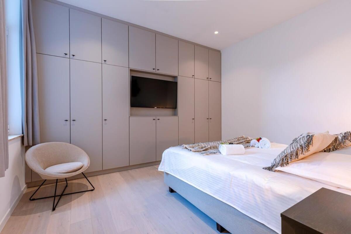 Luxurious Apartment In Town House Near The Beach Бланкенберге Екстериор снимка